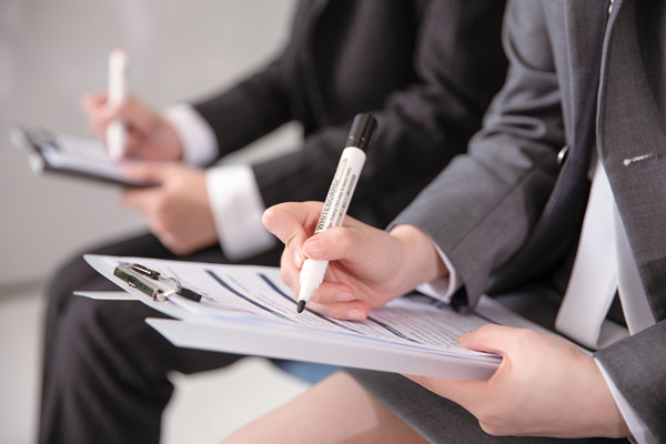 組織規(guī)劃咨詢：協(xié)助企業(yè)建立高效團(tuán)隊(duì)，提升員工素質(zhì)