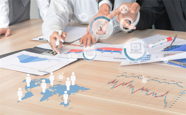 在制定年度經(jīng)營(yíng)計(jì)劃時(shí)，如何考慮行業(yè)趨勢(shì)和政策影響？